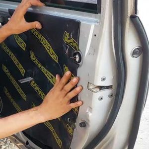peredam mobil